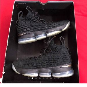 Lebron 15 metallic gold